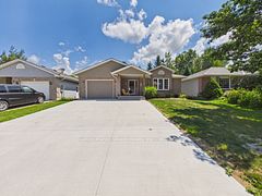 14 Eastgate Drive, Saugeen Shores, ON N0H 2L0