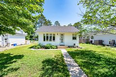 15 Summit Street, Deep River, ON K0J 1P0