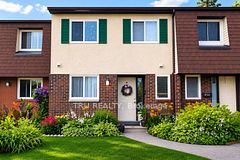 302 Craig Henry Drive B, South of Baseline to Knoxdale, ON K2G 4H5