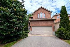 4 Keno Way, Kanata, ON K2T 1H4