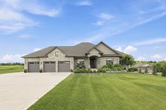 129 Sharron Court, Mapleton, ON N0G 2K0