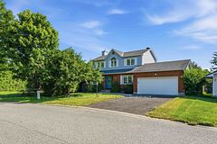 19 Amy Street, Stittsville - Munster - Richmond, ON K2S 1L7