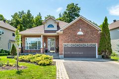 102 Golflinks Drive, Barrhaven, ON K2J 5L3