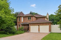 54 Huntsman Crescent, Kanata, ON K2M 1C4