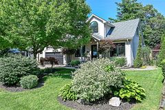 181 Central Drive, Hamilton, ON L9G 2A3