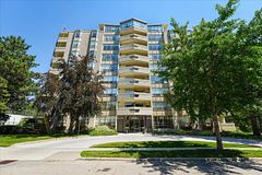 8 Village Green Boulevard 807, Hamilton, ON L8G 5B8