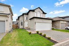 3270 Singleton Avenue 18, London South, ON N6L 0E5