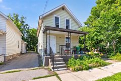 714 Chamberlain Street, Peterborough, ON K9J 4M3