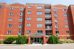 77 Baseline Road 405, London South, ON N6J 1V5