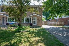 165 Selkirk Drive, Kitchener, ON N2E 1M5