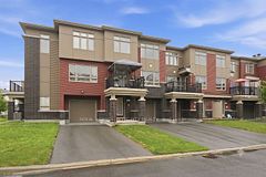 12 Squashberry Lane, Kanata, ON K2S 1E7