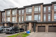 270 Melvin Avenue W 12, Hamilton, ON L8H 2K2