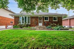 2038 Arch Street, Elmvale Acres and Area, ON K1G 2H1
