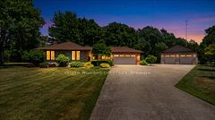 4350 Bluepoint Drive, Plympton-Wyoming, ON N0N 1J6