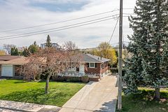 23 Tyrone Drive, Hamilton, ON L9C 2M6