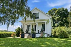 219 Ridge Road W, Grimsby, ON L3M 4E7