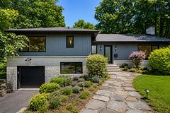 1 Amberly Place, Beacon Hill North - South and Area, ON K1J 7J9