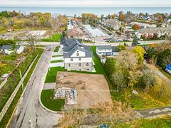 422-424 Robinson Street N, Grimsby, ON L3M 3C8