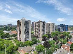 158 B Mcarthur Avenue 1702, Vanier and Kingsview Park, ON K1L 8C9