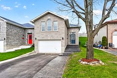733 Tanner Drive, Kingston, ON K7M 8Y2