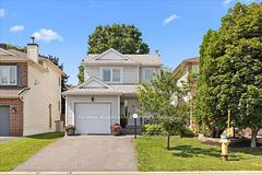 43 Peacock Crescent, Barrhaven, ON K2J 3P8