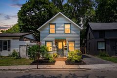 114 North Street N, Gananoque, ON K7G 1L6