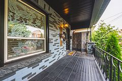 218 Grosvenor Avenue N, Hamilton, ON L8L 7S9
