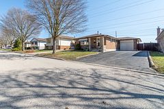 60 Lysanda Avenue, London South, ON N5Z 4L3