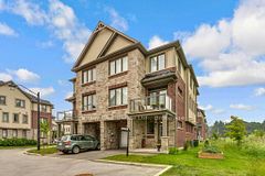 7 Bacon Lane, Hamilton, ON L9G 0H2