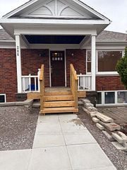 206 Lindsay Street S Upper, Kawartha Lakes, ON K9V 2N3