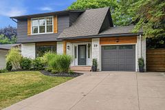 59 Kinnear Crescent, London South, ON N6K 1V9