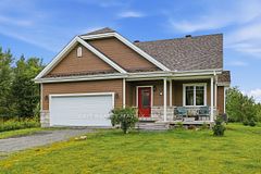 800 Du Bercail Street, Champlain, ON K0B 1K0