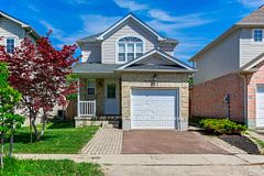 402 Lausanne Crescent, Waterloo, ON N2T 2X6