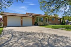 6408 Gore Street, Niagara Falls, ON L2J 1X8