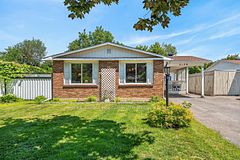 2179 Erinbrook Crescent, Elmvale Acres and Area, ON K1B 4J7