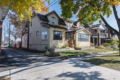 332 Elm Avenue, Windsor, ON N9A 5H1