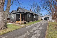 81 Edward Avenue, Fort Erie, ON L2A 5K4