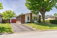 2184 W Melfort Street, Elmvale Acres and Area, ON K1G 1H7