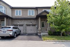 421 Kitty Murray Lane 19, Hamilton, ON L9G 3K9