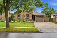 224 ATHENIA Drive, Hamilton, ON L8J 1T7