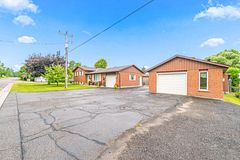 2 Herman Street, Petawawa, ON K8H 3J8