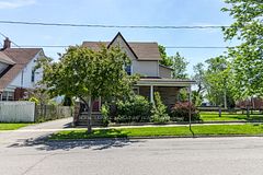 23 Sullivan Avenue, Thorold, ON L2V 2Y3