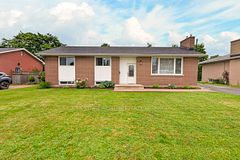 34 Sherwood Avenue, Loyalist, ON K7N 1N4