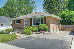 35 Queen Street, Strathroy-Caradoc, ON N7G 2H5