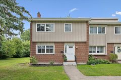121 University Avenue E 11, Waterloo, ON N2J 4J1