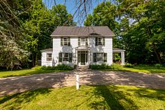 68 West Street S, Huntsville, ON P1H 1P9