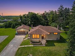815 Stewart Drive, Peterborough, ON K9J 7R3