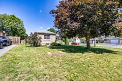 812 Schneider Place, Peterborough, ON K9H 5S5