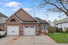 147 St. Lawrence Drive, Welland, ON L3C 7H6