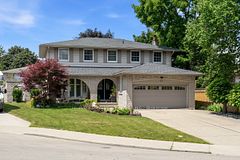105 San Fernando Drive, Hamilton, ON L9C 2C3